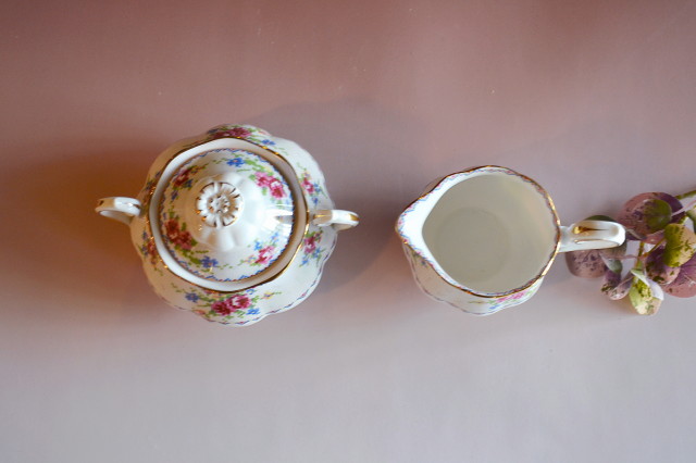 Antique Sam's Collectionロイヤルアルバートプチポワンディナーセット