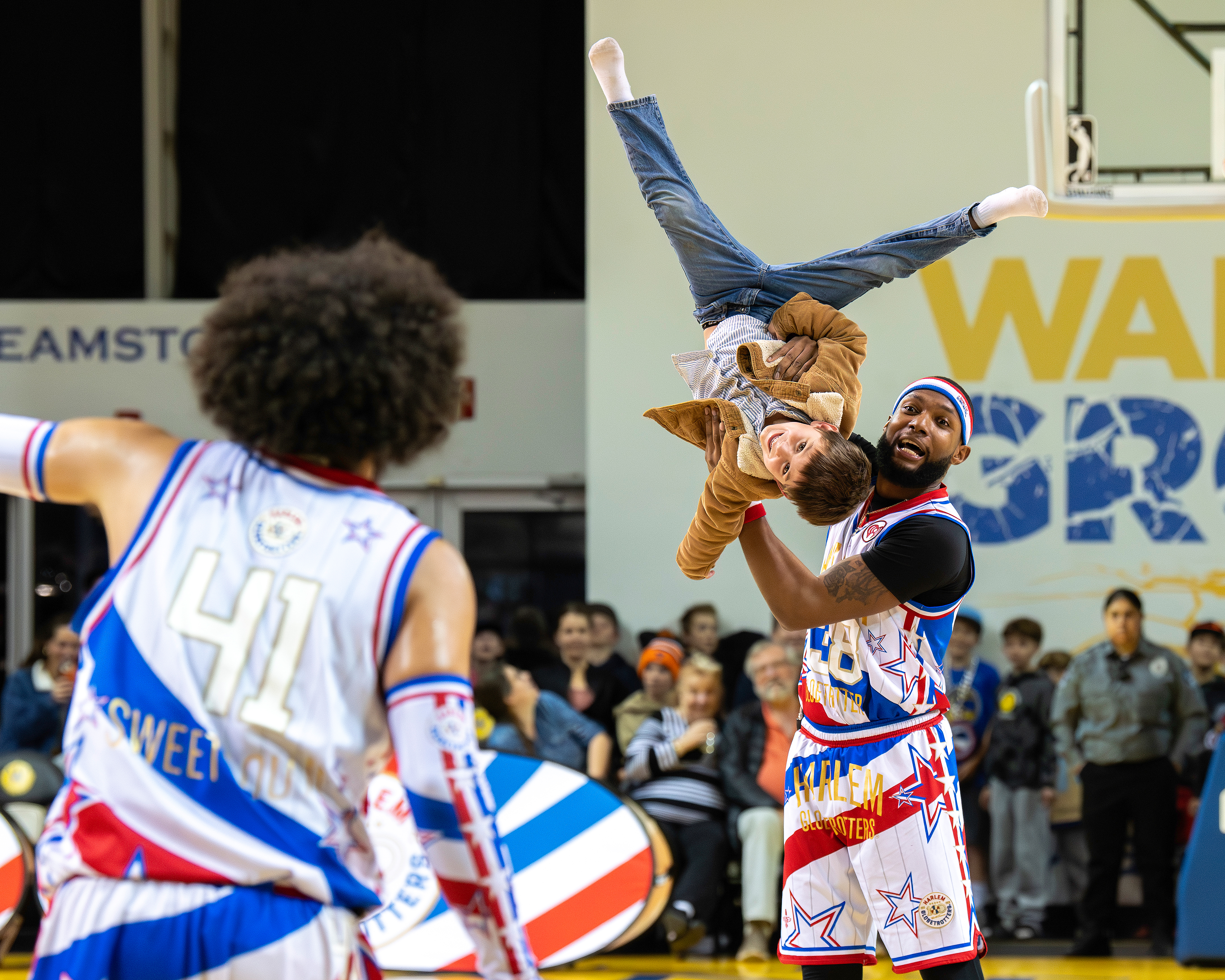 Gifted Harlem Globetrotters deliver glorious performance in Santa