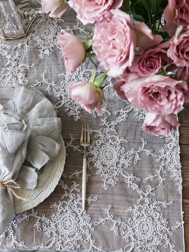 Chez moiテーブルランナーCorinzioライトグレー シェモア ～ サラグレース