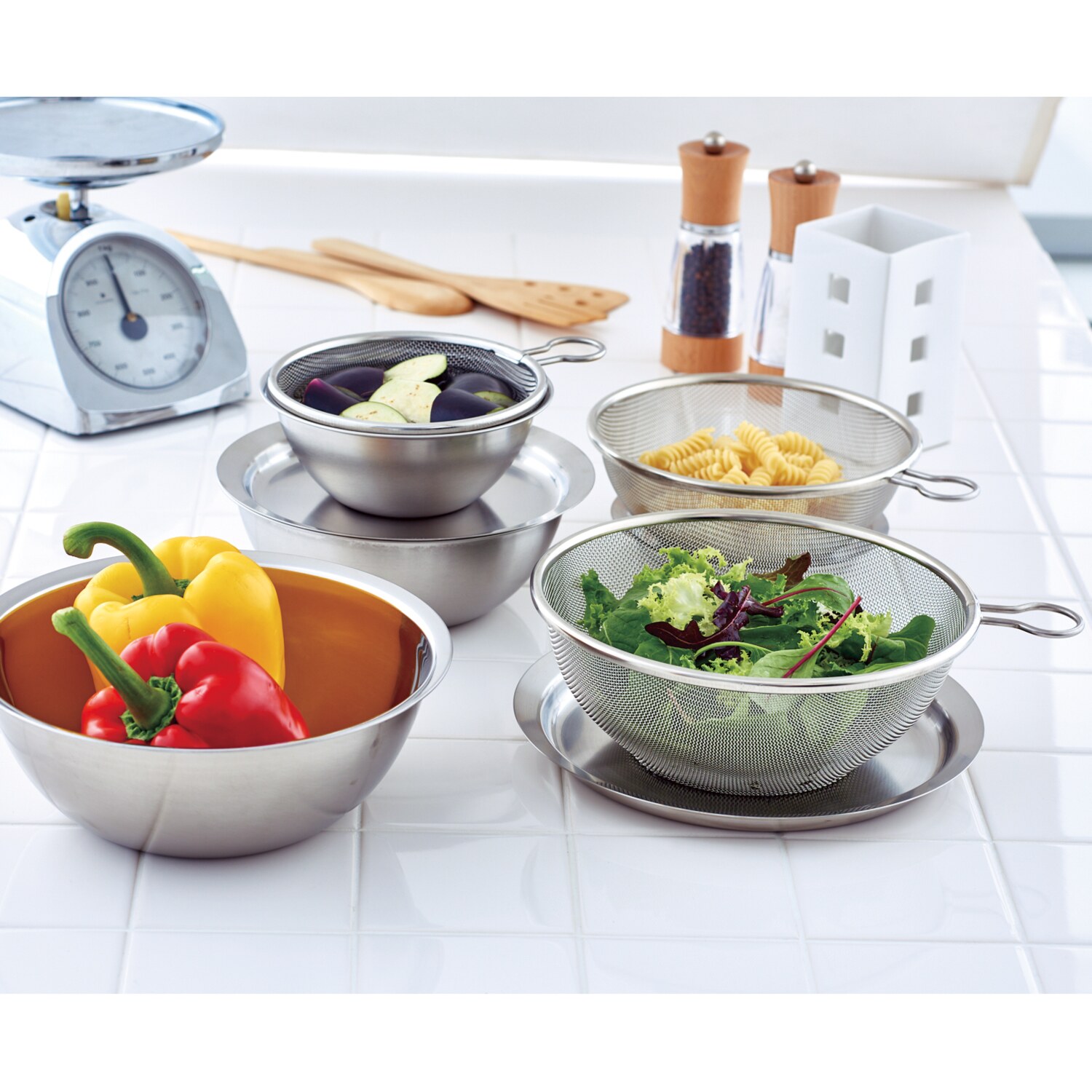 新越 新潟県燕市で製造 丈夫で使いやすい！ フタ付ざるボウル 9点