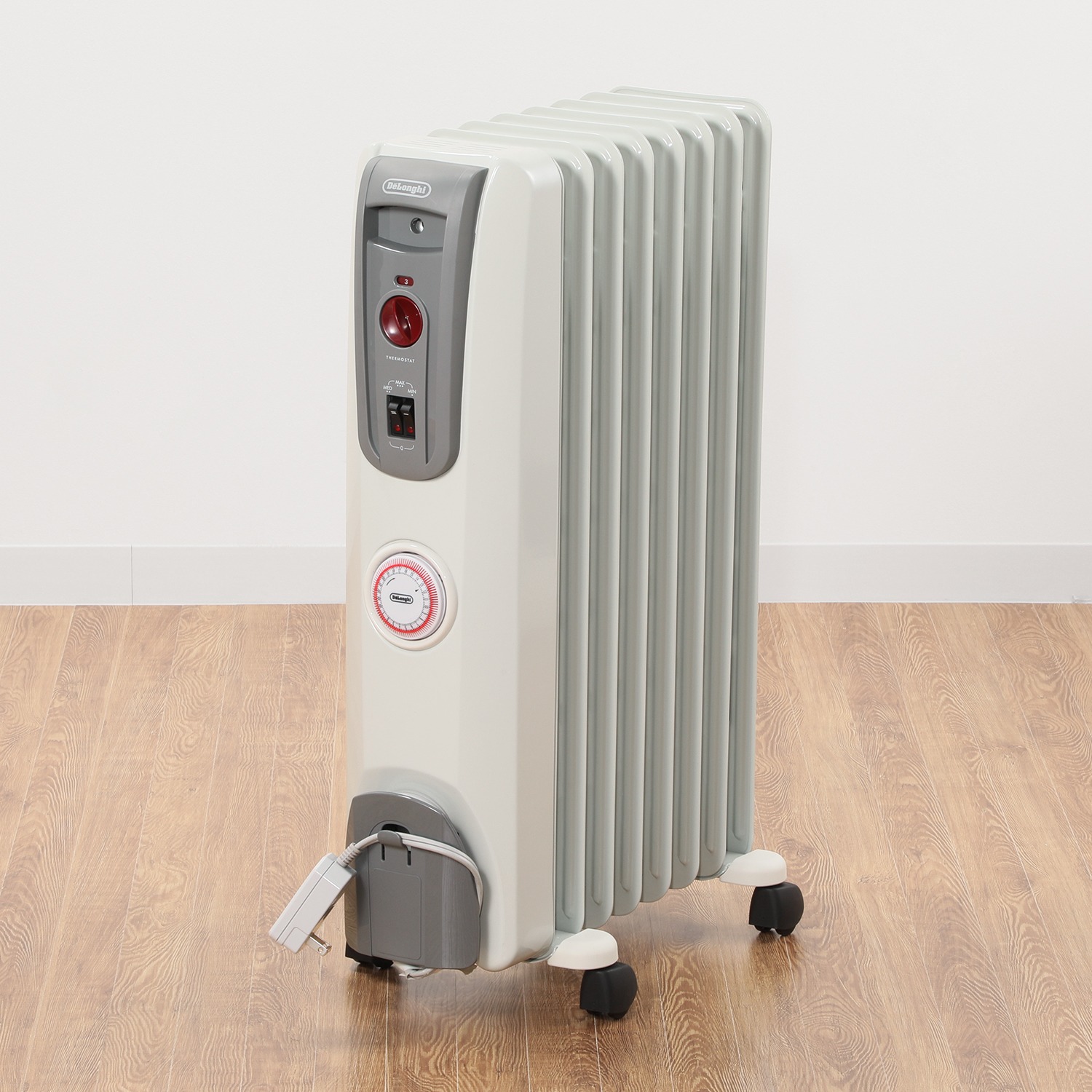 デロンギ ひなたぼっこのような やさしい暖かさ！ オイルヒーター