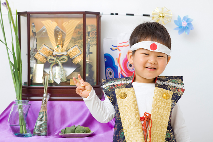 端午の節句に兜や鎧のお飾りを用意する理由は？五月人形の飾り方も紹介