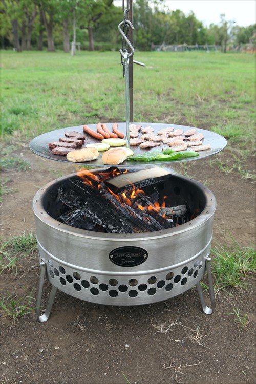 宙に浮くフライパンでBBQを楽しもう！ ペトロマックス「ハンギング