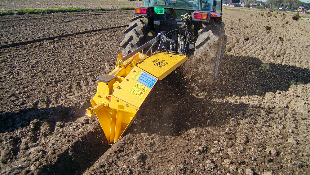 溝掘り機| 表面排水 | 製品情報 | スガノ農機株式会社（SUGANO）