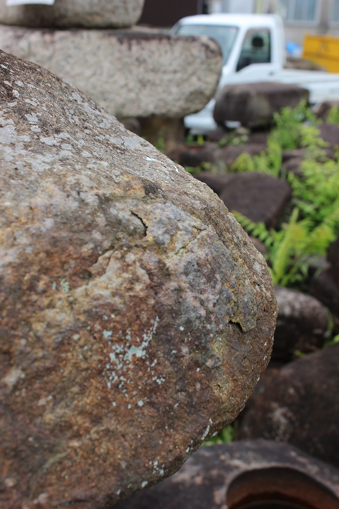 野面 本鞍馬石の製品案内愛知県岡崎市の石灯篭・水鉢蹲など石材製品の
