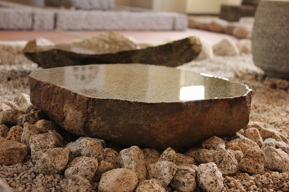 バードバス（小）の製品案内愛知県岡崎市の石灯篭・水鉢蹲など石材製品