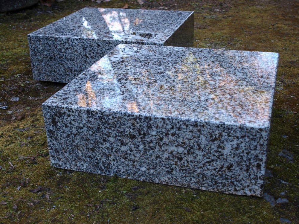 愛知県岡崎市の日本庭園石灯篭・水鉢蹲（つくばい）・石製品の製造販売