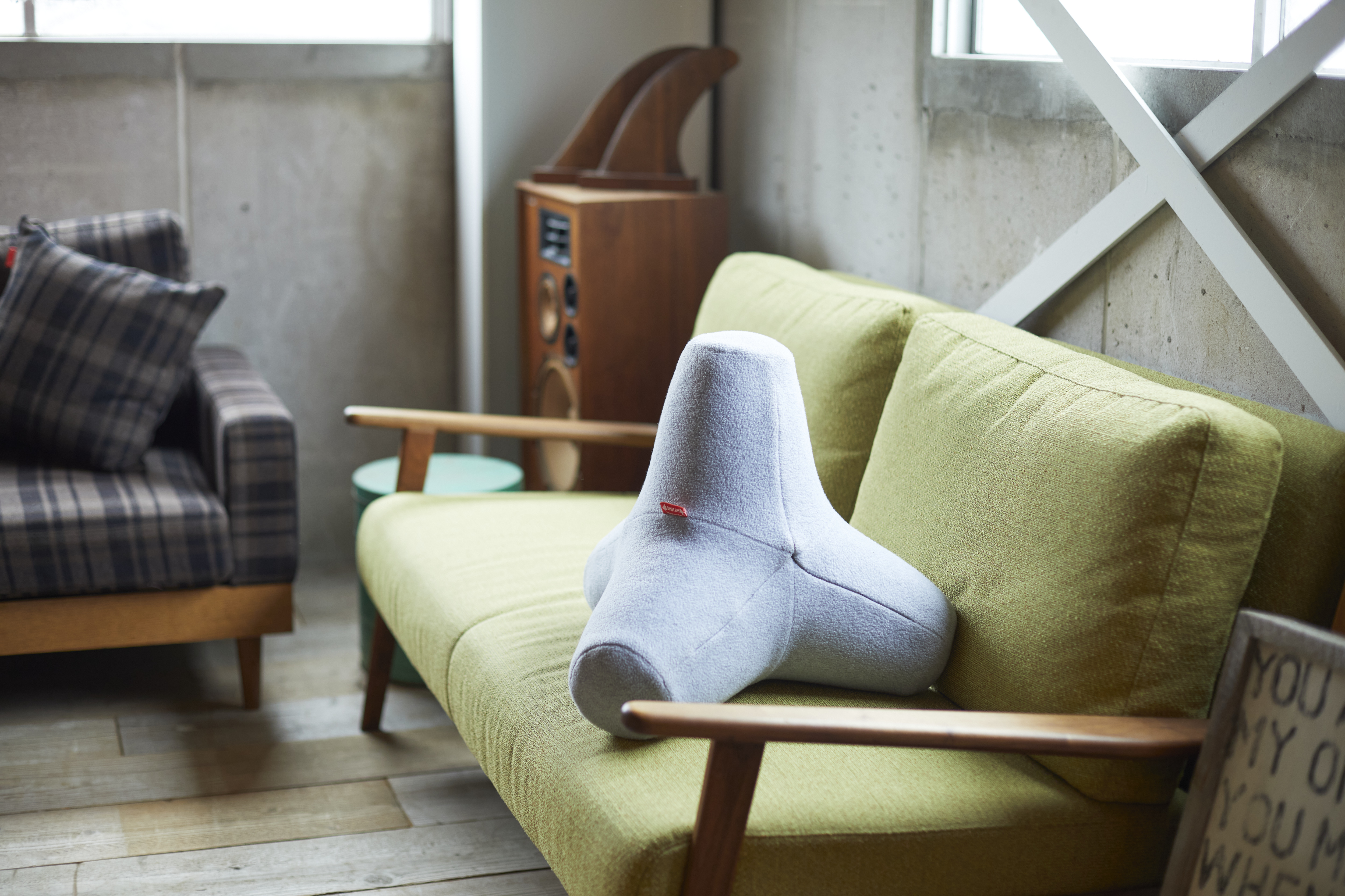 Strand Sofa 2.5P｜上質な木製フレームと快適な座り心地」 - SWITCH