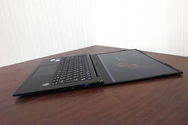 第11世代 インテル Core プロセッサー搭載薄型ノートPCをレビュー