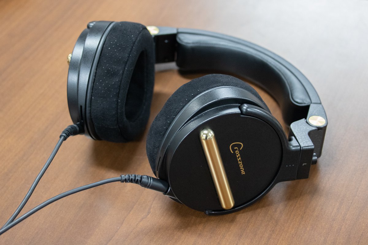 クロスゾーン、スピーカーのような自然な音を再現する“頭外定位