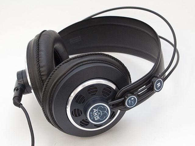 リスニング用にも使えるモニターヘッドホン・AKG「K240 MK II