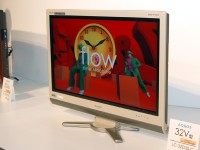 シャープ、グリーン・ベージュも加わったパーソナルサイズの“AQUOS”D