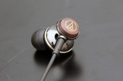 創立50周年記念モデルレビュー(3) 】チタンとウッドのハイブリッド