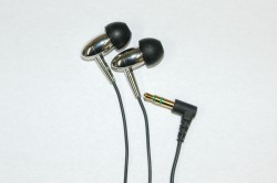 ファイナルオーディオデザイン初のBAイヤホン「FI-BA-SS」を聴く － BA