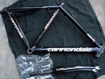 自転車アルミ&カーボンフレーム塗装 「systemsix」割れ腐食部修理