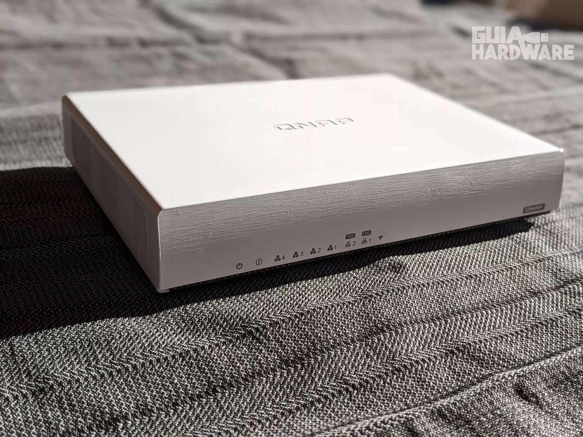 QHora-301W | 次世代の Wi-Fi 6 デュアルポート 10GbE SD-WAN ルーター