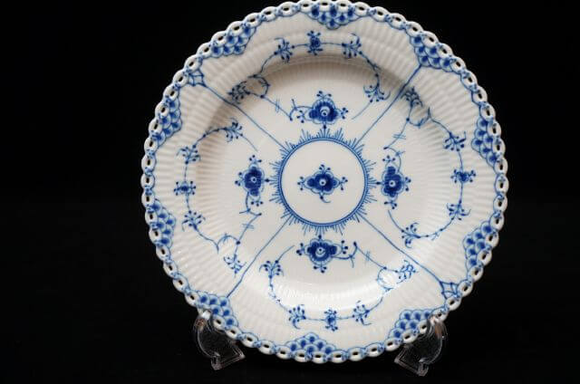 ロイヤルコペンハーゲンのブルーフルーテッドフルレースは高価買い取り