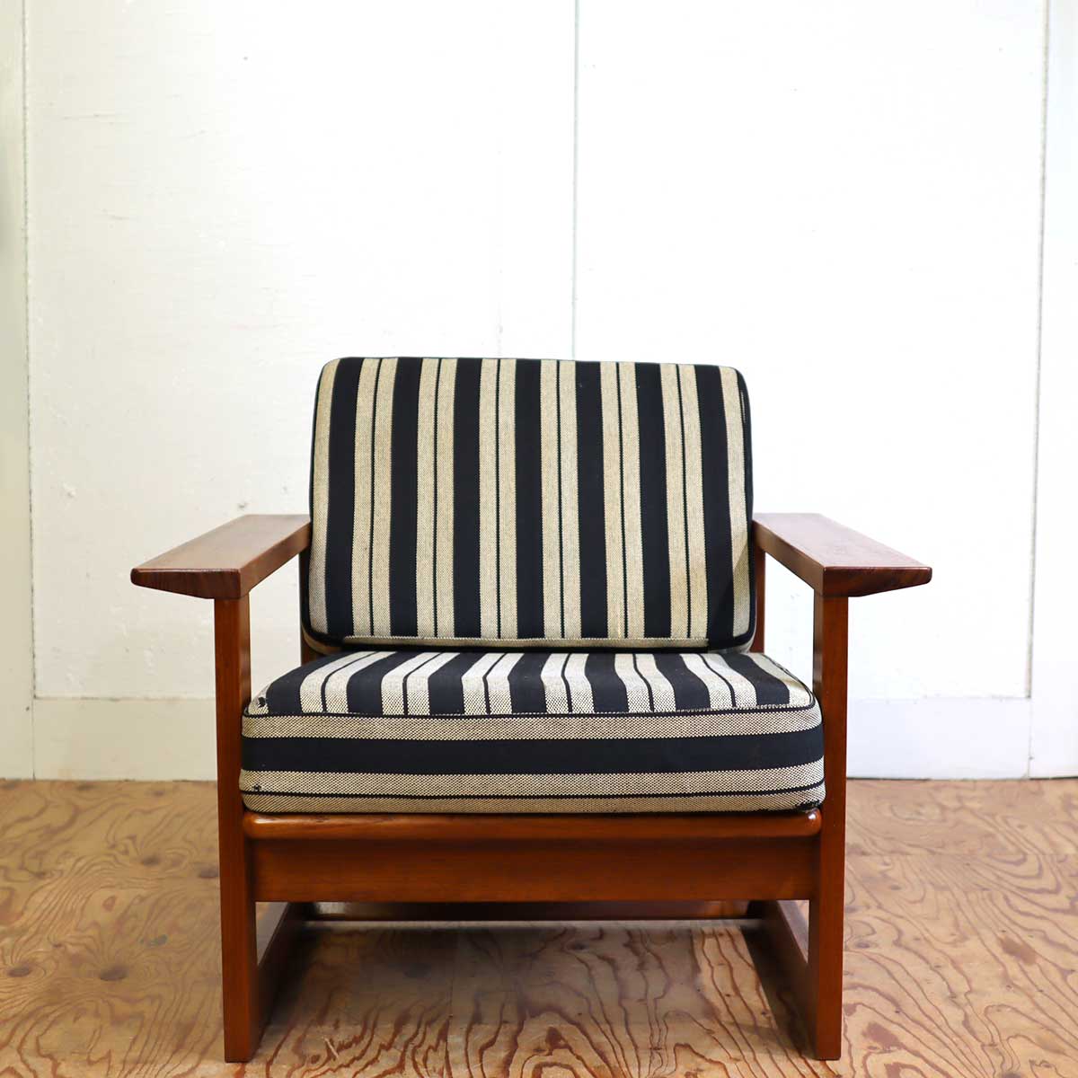 コスガ / KOSUGA アームソファ チーク材 ストライプ 【2