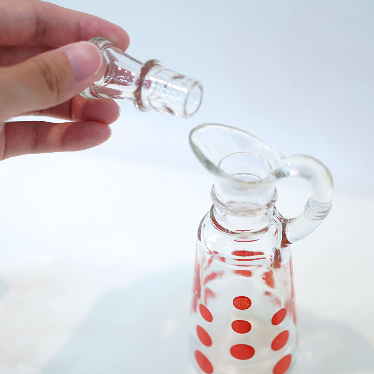 ファイヤーキング / Fire-King レッド ポルカドット ビネガーボトル