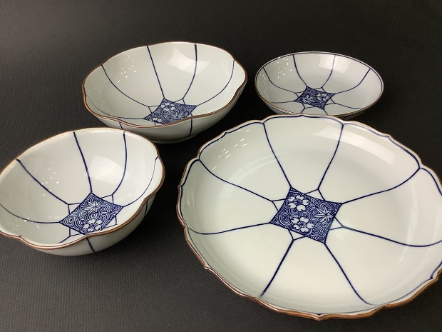 樂只苑 / 陶峰窯 染付見込色紙渦雲錦深小皿