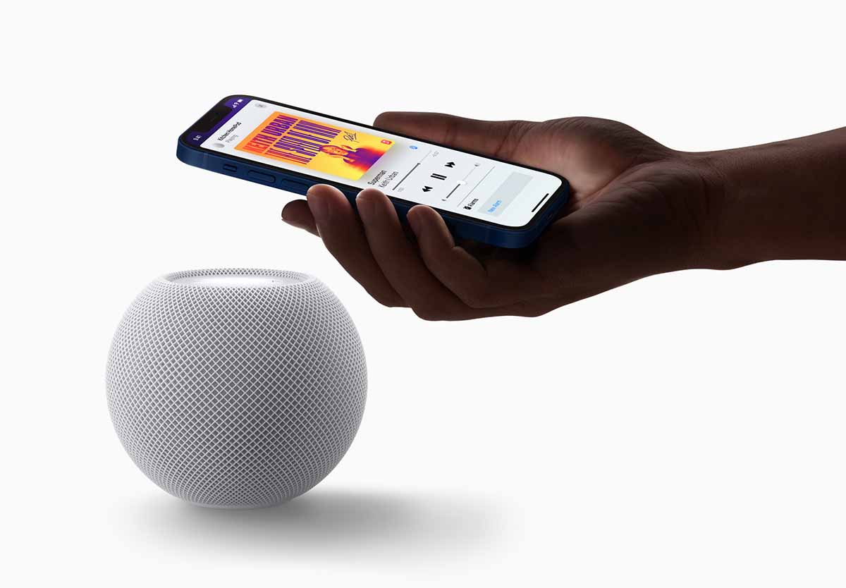 Appleの小さなスピーカー「HomePod mini」。10,800円 - Impress Watch