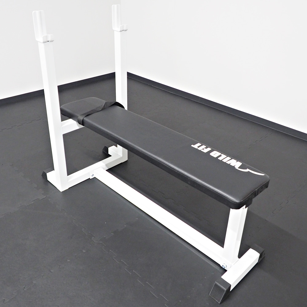トレーニングベンチ | ベンチプレスのための専用ベンチ。フットベルト