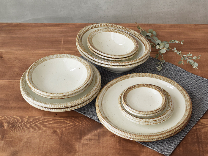 送料無料】小皿からディナープレートまで！大人気の渕錆粉引シリーズの