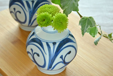 砥部焼の和食器 梅山窯の花器 【砥部工房 からくさ】