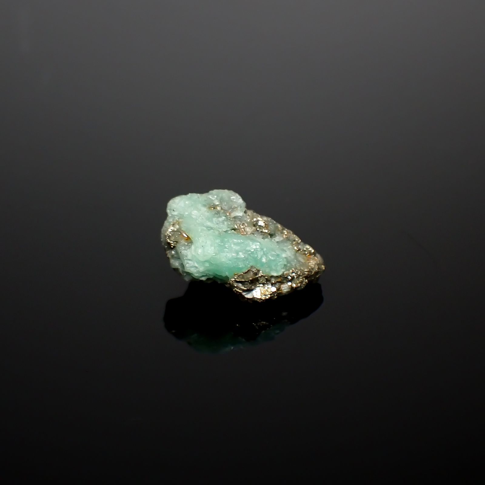 エメラルド 原石 コロンビア産 7.65ct / 15.4x9.4mm前後 [240427244