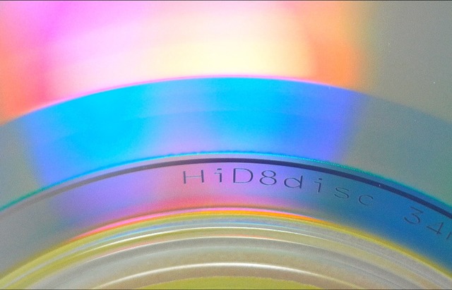 標準の約1.6倍、容量300MBの特殊な「高密度8センチCD-R」（容量300MB