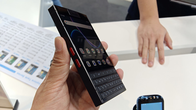 ようやくBlackBerry復活を感じさせてくれるUnihertz「Titan 2」実機を