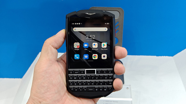 ようやくBlackBerry復活を感じさせてくれるUnihertz「Titan 2」実機を