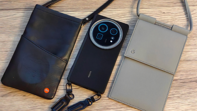 AQUOS R9 proの純正ぶら下げケースとライカのバッグを使ってみた