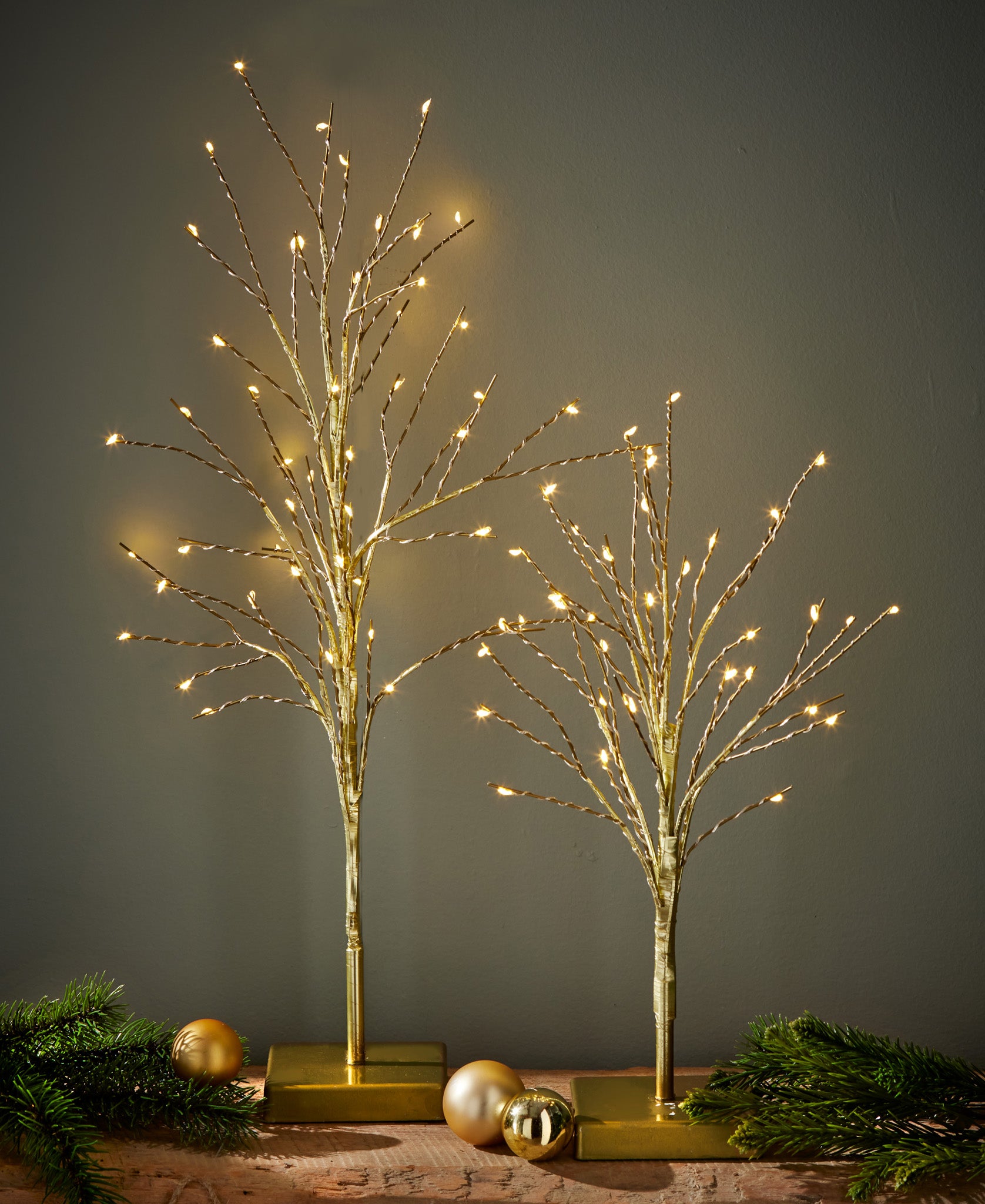 Glint Led Tree Tall Gold – tag