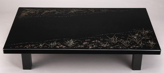 座卓 風花沈銀は、デザイン的な花に銀と朱を使った沈銀がモダンな座卓