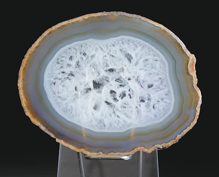 貴重なイリスアゲートと風変わりなアメジストたちのご紹介です