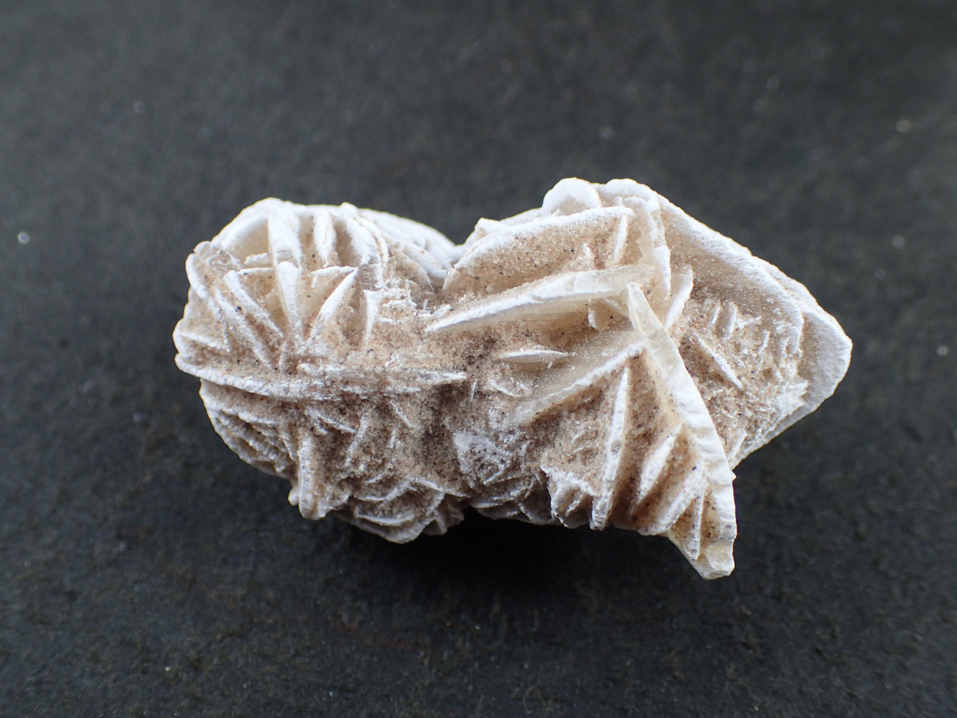 砂漠の薔薇（デザートローズ） ｜石の販売専門店【vec stone club】