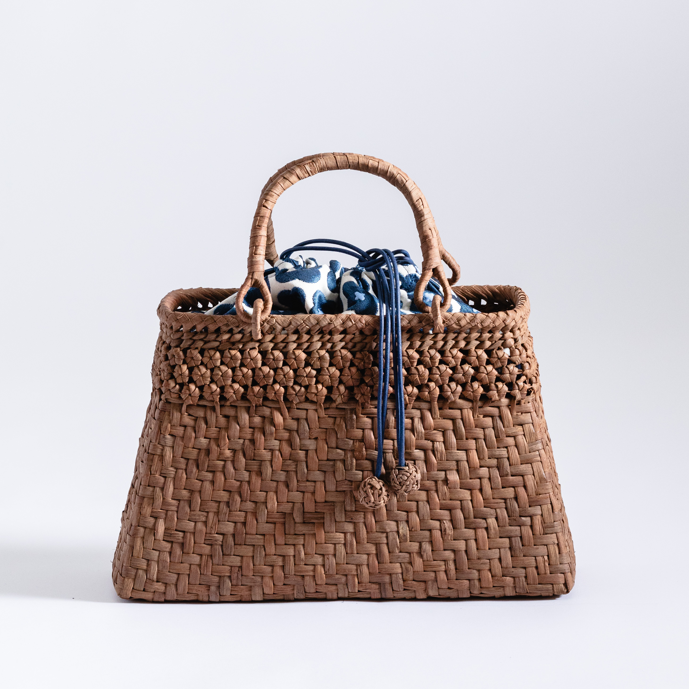 長野県大町市の山葡萄籠工房｜天然山葡萄籠の本格専門店