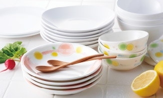 メラミン食器とは｜ヤマト化工株式会社