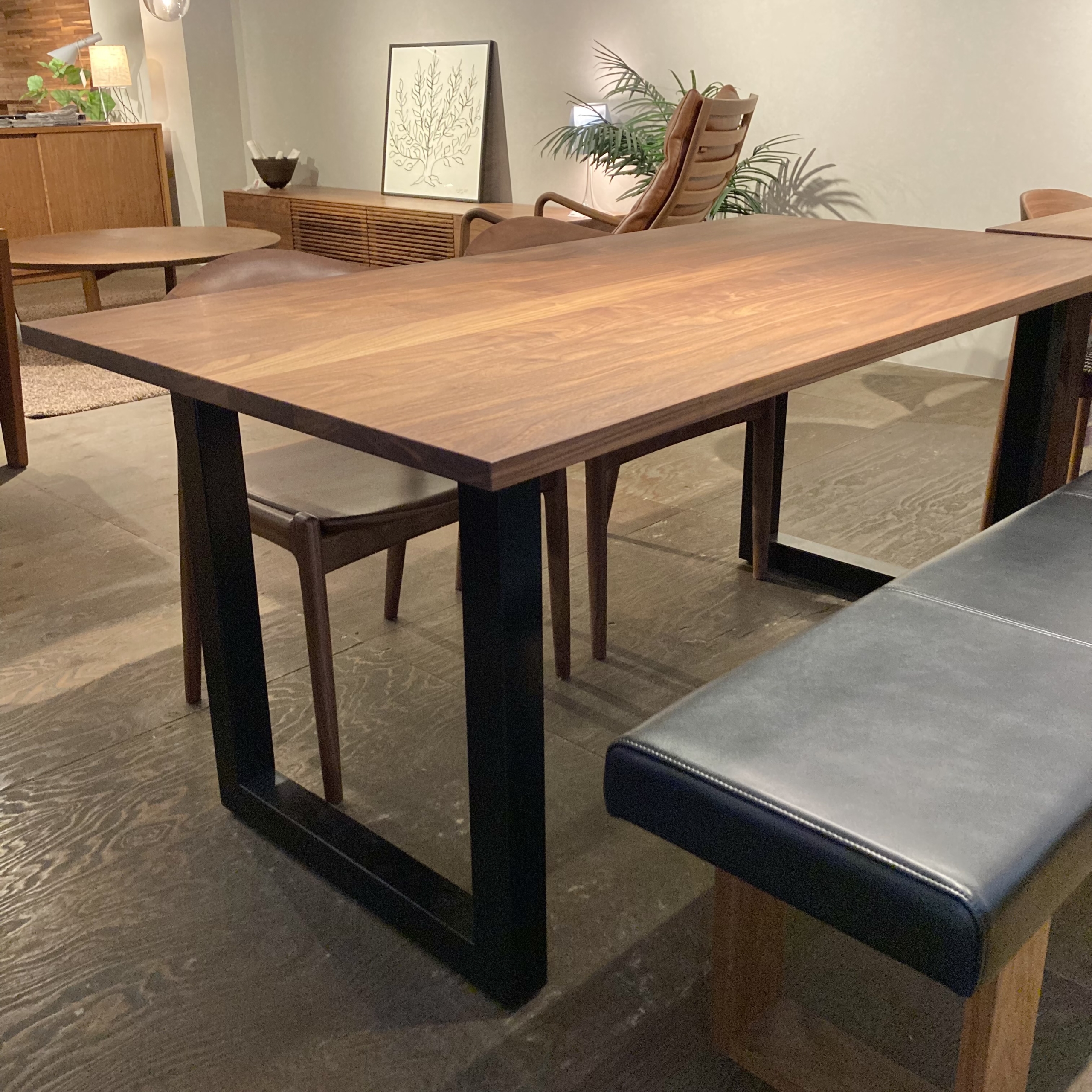 マスターウォール・ダイニングテーブルとシキファニチア・チェアの