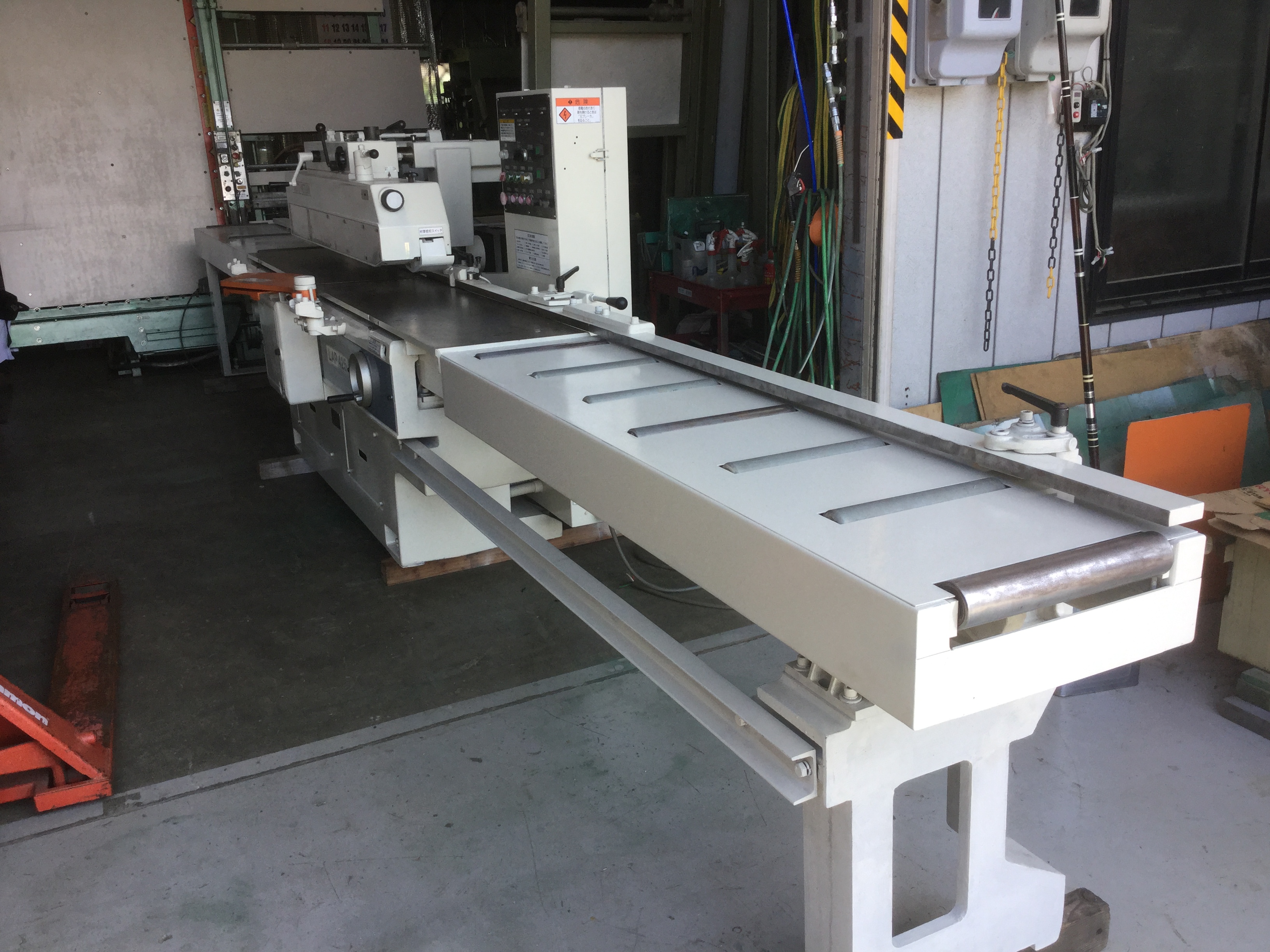 TMK(マキタ)直角二面かんな盤LAP425入荷しました – 有限会社ヤスイ機工