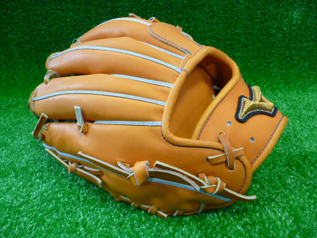 元プロ野球選手石井琢朗氏とミズノの共同開発グラブ入荷しています