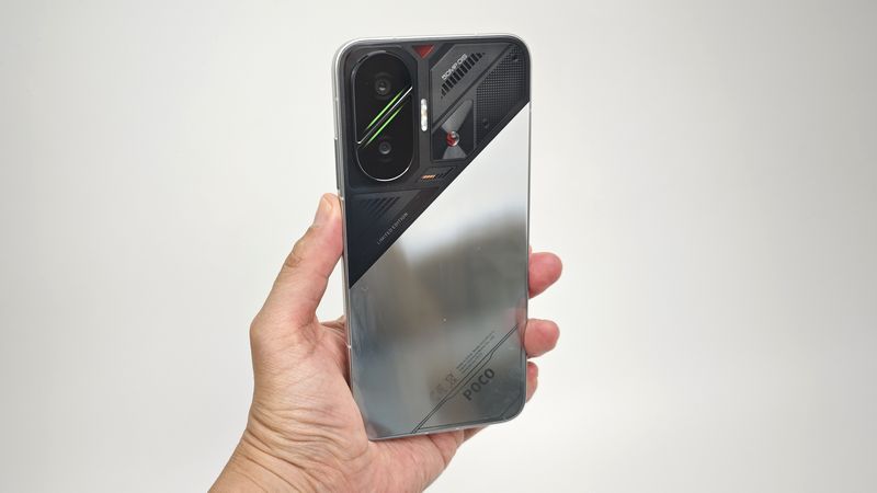POCO F7」実機で付属品を詳しくチェック！保護ケースや保護フィルムは