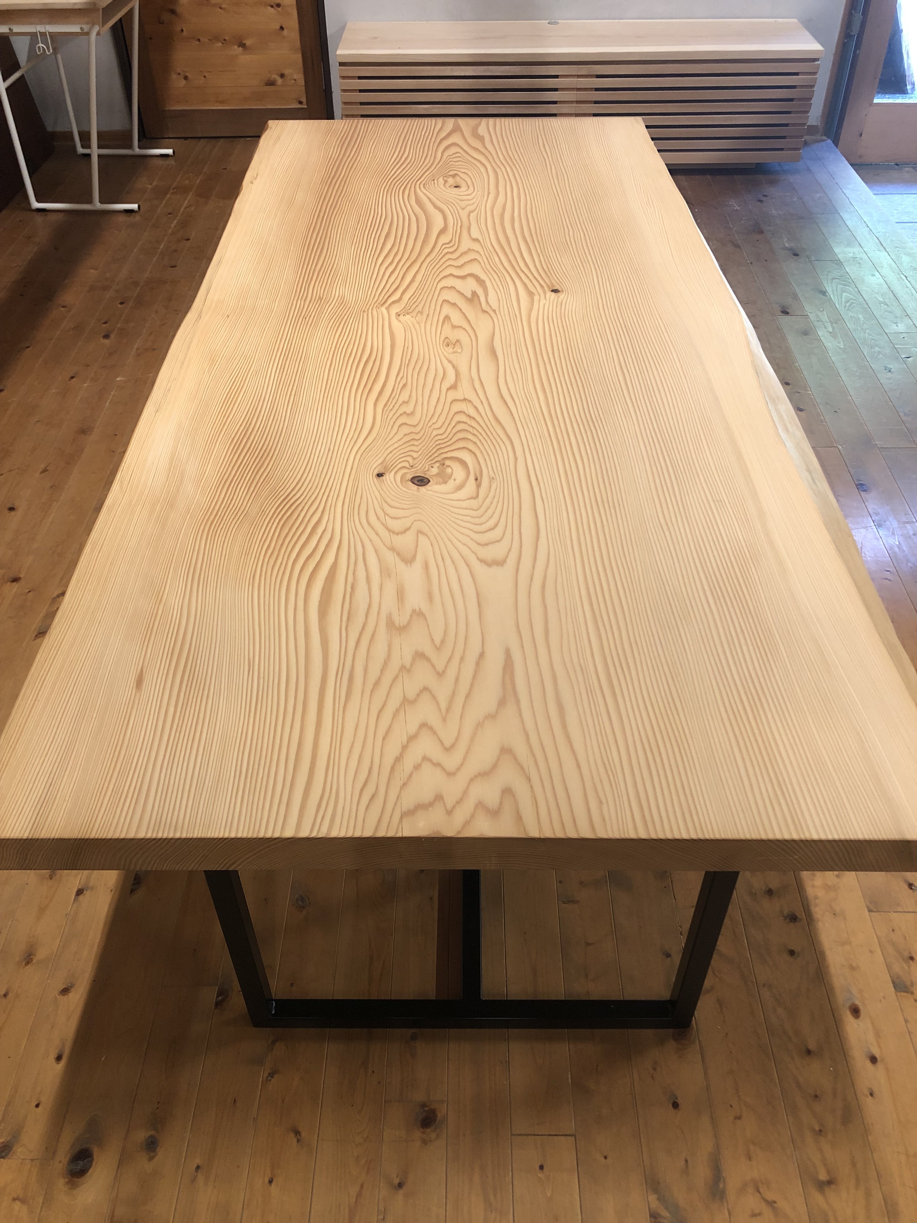 モミの木一枚板ダイニングテーブルmm-01dt | 一枚板テーブルと無垢