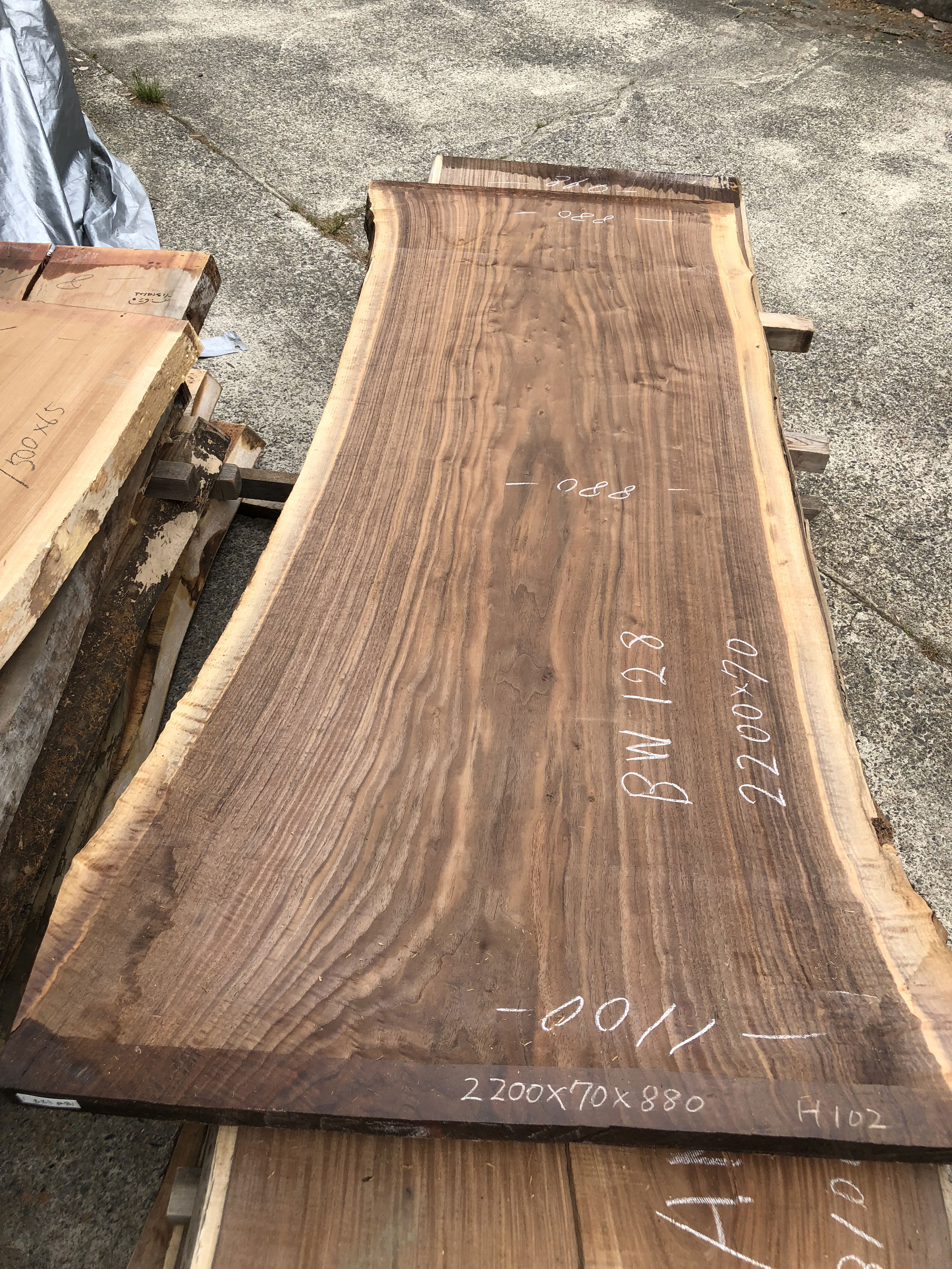 ウォールナット一枚板BW128 | 一枚板テーブルと無垢カウンター販売の