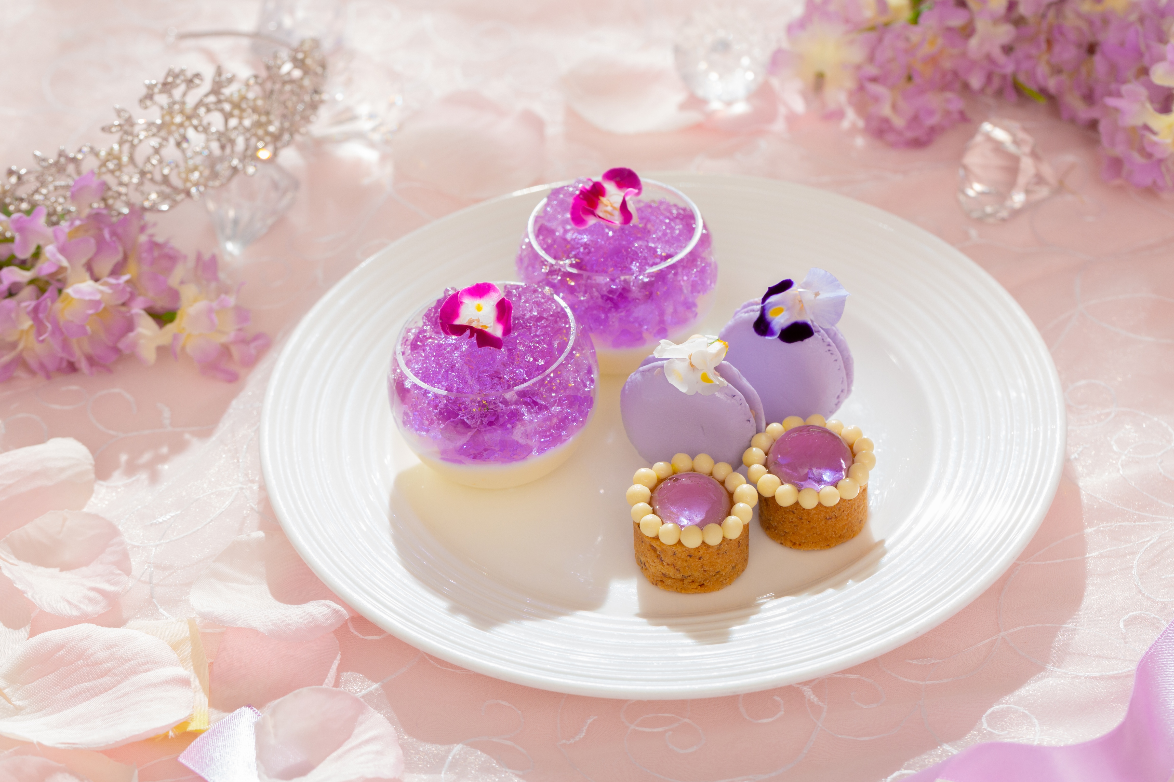 マリー・アントワネット×ジュエリー」テーマのアフタヌーンティーが