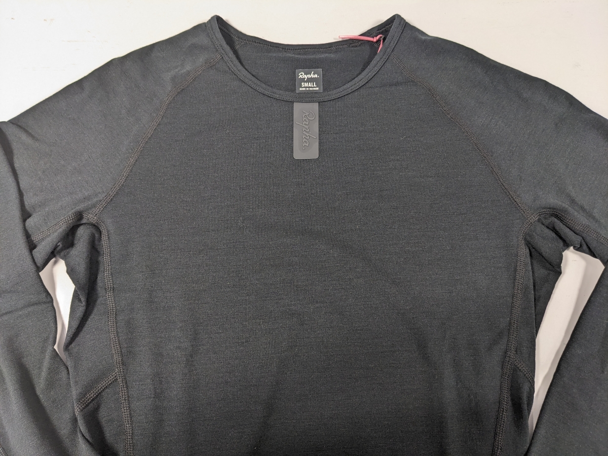 Rapha】異なる二つのベースレイヤー | サイクルウェアのことならY's