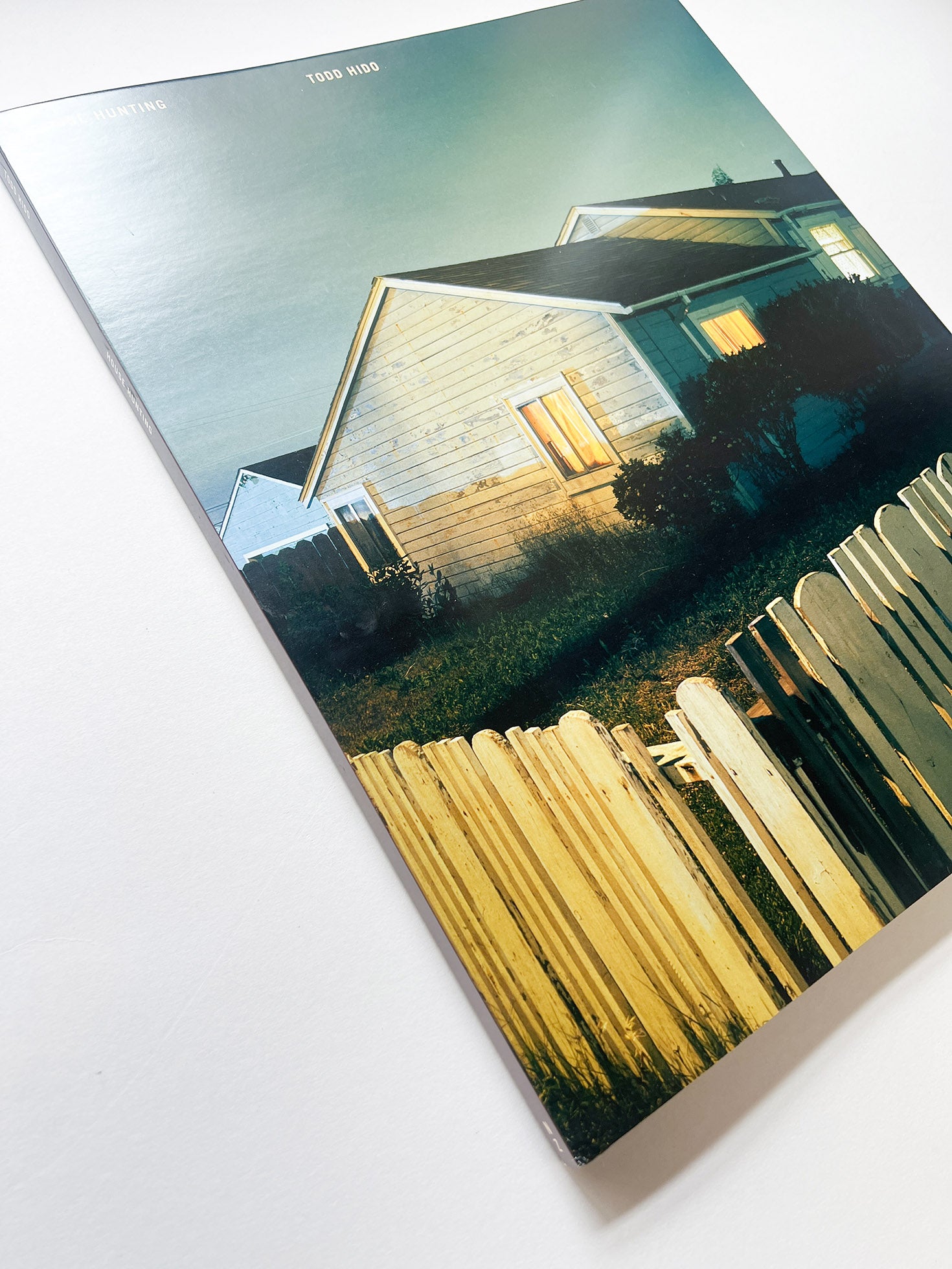 HOUSE HUNTING / Todd Hido - 本 屋 青 旗 Ao-Hata Bookstore