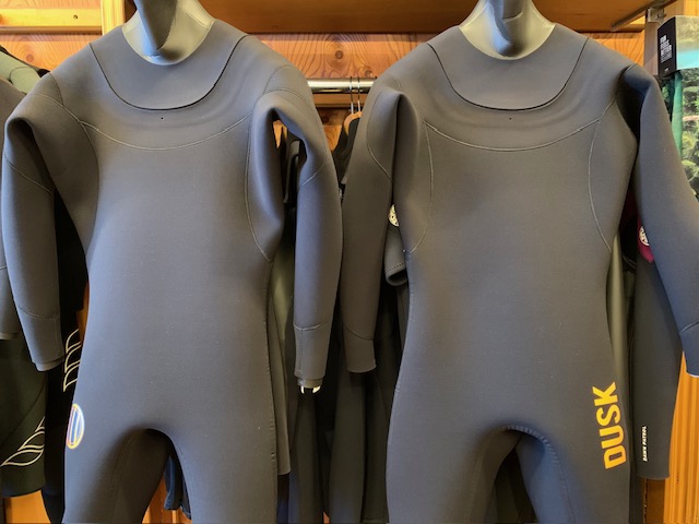 真冬が楽しくなるセミドライスーツ【EVO U-ZIP】 | サーフィンスクール