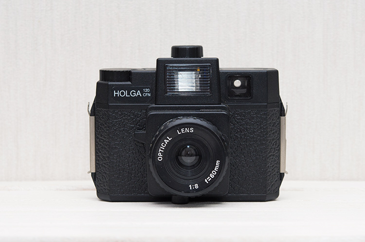 トイカメラの王様「HOLGA（ホルガ） 120」は唯一無二の個性的なレンズ